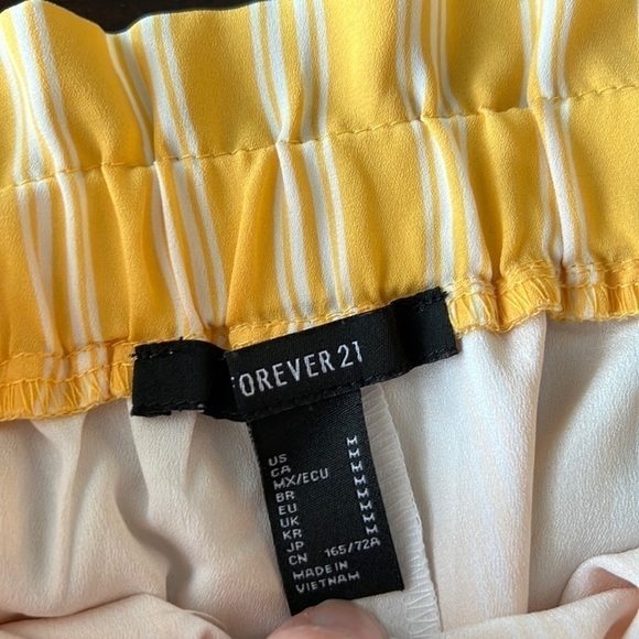 FOREVER 21 Yellow and White Striped Paper Bag High Rise Shorts Size Medium - Picture 3 of 11